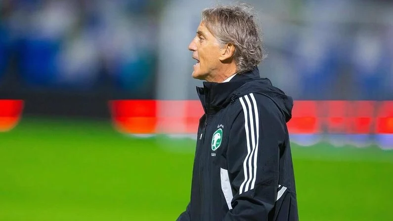O Corinthians segue em busca de um novo técnico e, embora a prioridade ainda seja Dorival Júnior, o nome do italiano Roberto Mancini começa a circular