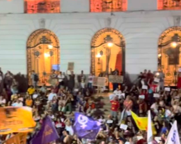 Eles protestaram contra a cassação de Glauber Braga