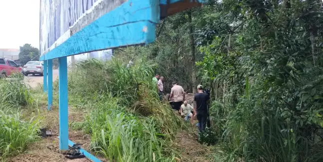 Motorista fica preso às ferragens após capotamento em Santarém